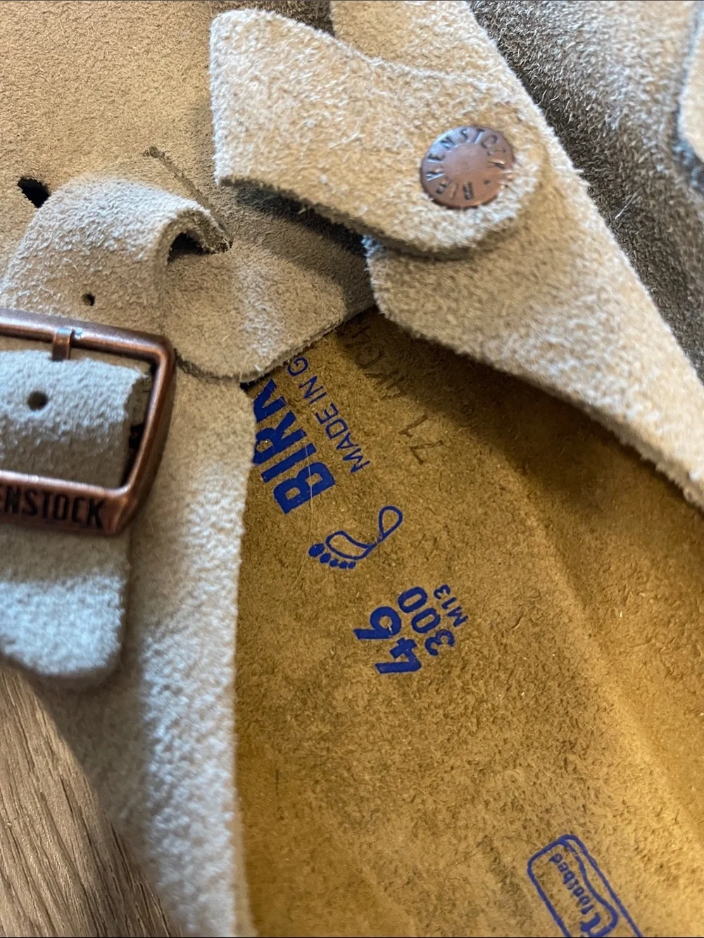Birkenstock Men’s Suede Clogs in Taupe Suede NEW IN BOX